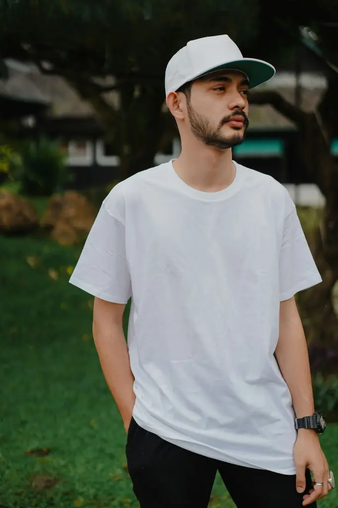 unsplash_ogmenj2NGho_tshirt.webp